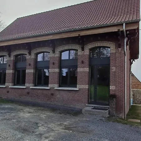 Charming In Roisin, 400 M² With Terrace Domek alpejski