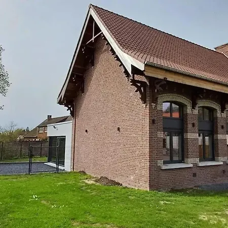 Charming Chalet In Roisin, 400 M² With Terrace