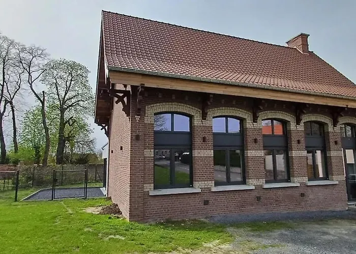 Charming In Roisin, 400 M² With Terrace * Meaurain