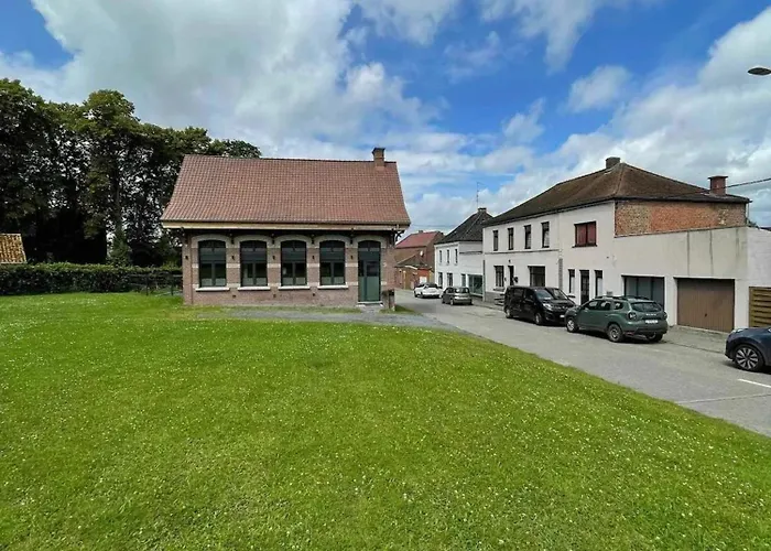 Charming In Roisin, 400 M² With Terrace Meaurain