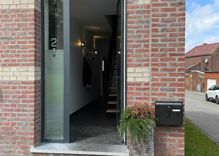 Charming In Roisin, 400 M² With Terrace